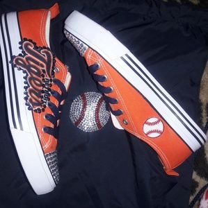 Customized "Detroit Tigers" sneakers